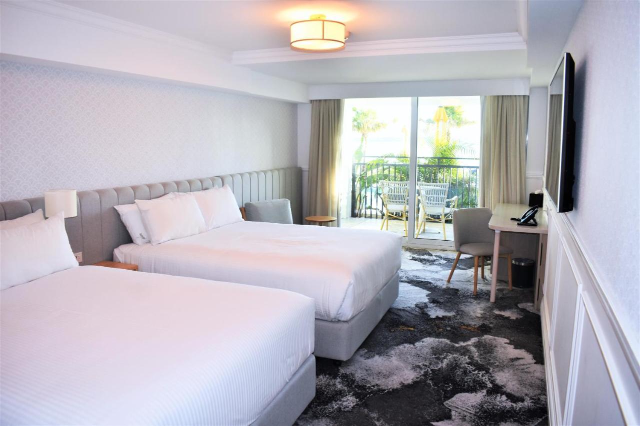 The Beachcomber Hotel & Resort, Ascend Hotel Collection Toukley Dış mekan fotoğraf A room at the hotel