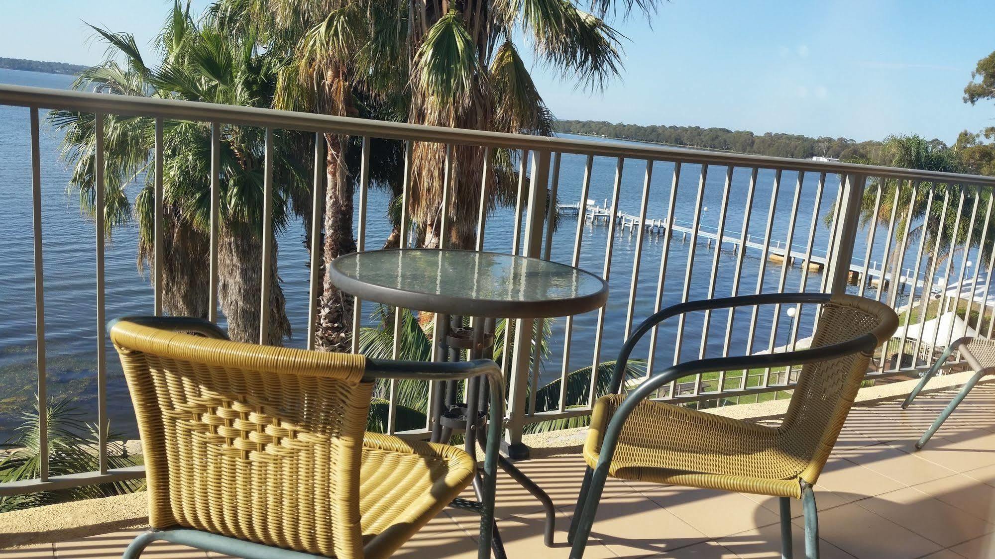 The Beachcomber Hotel & Resort, Ascend Hotel Collection Toukley Dış mekan fotoğraf View of the Gulf of Mexico from the balcony of a hotel room at the Lake Marion Resort