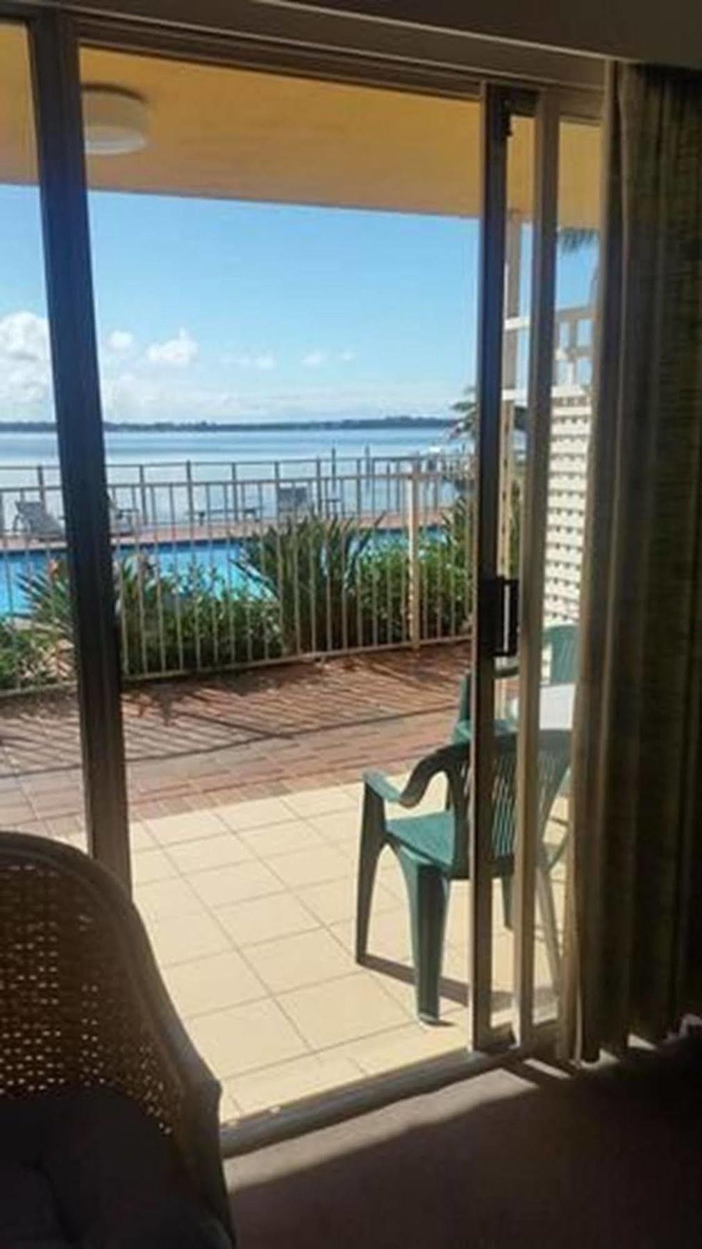 The Beachcomber Hotel & Resort, Ascend Hotel Collection Toukley Dış mekan fotoğraf View of the pool from a guest room