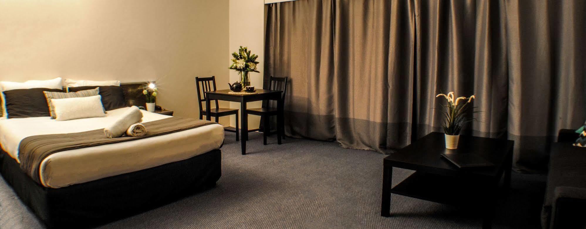 The Beachcomber Hotel & Resort, Ascend Hotel Collection Toukley Dış mekan fotoğraf A room at the hotel