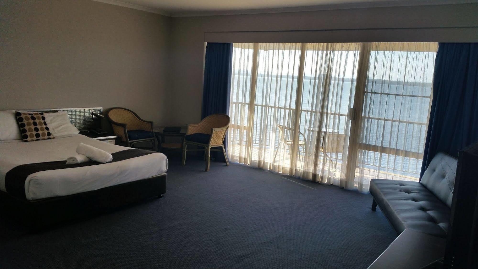 The Beachcomber Hotel & Resort, Ascend Hotel Collection Toukley Dış mekan fotoğraf A room at the hotel