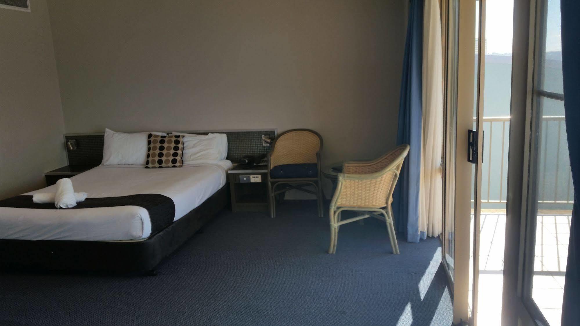 The Beachcomber Hotel & Resort, Ascend Hotel Collection Toukley Dış mekan fotoğraf A room at the hotel